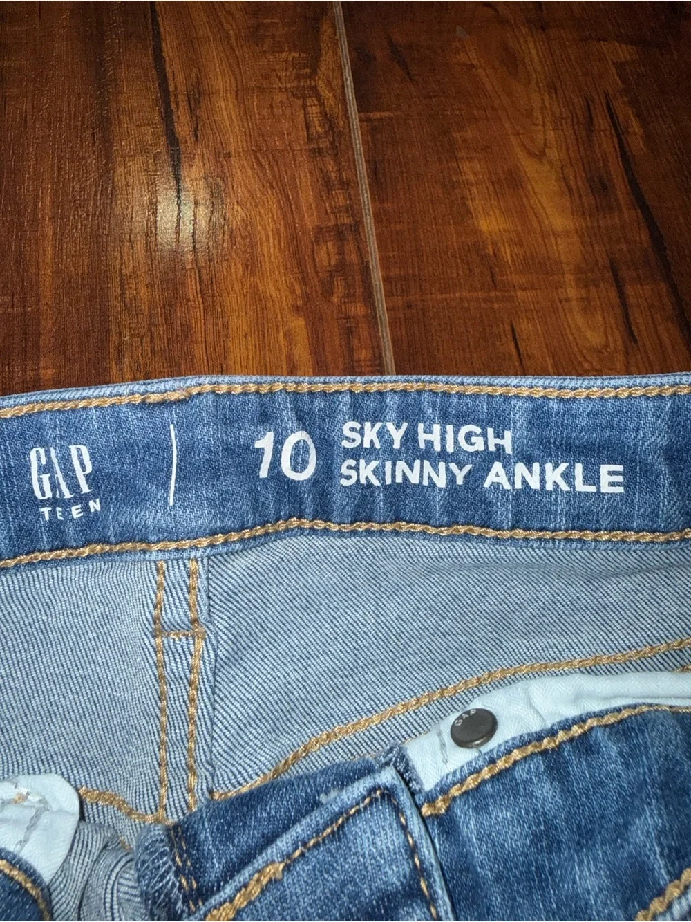GAP Men's Medium Blue Skinny Jeans with Knee Distress